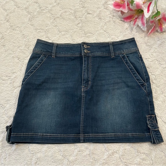 SO Dresses & Skirts - SO - Medium-Dark Wash Denim Skirt with Pockets and Side Buckle Details - Sz 15